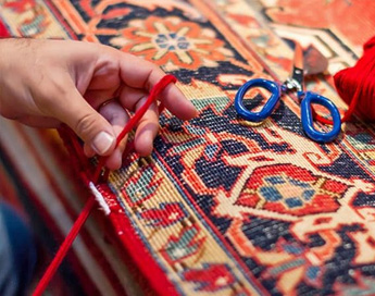 خدمات تخصصی و حرفه ای رفوی فرش در قالیشویی اشرفی اصفهانی